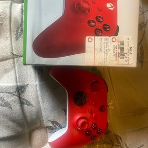 Saleing a Xbox one controller a first edition joker figure a Halloween 2 box